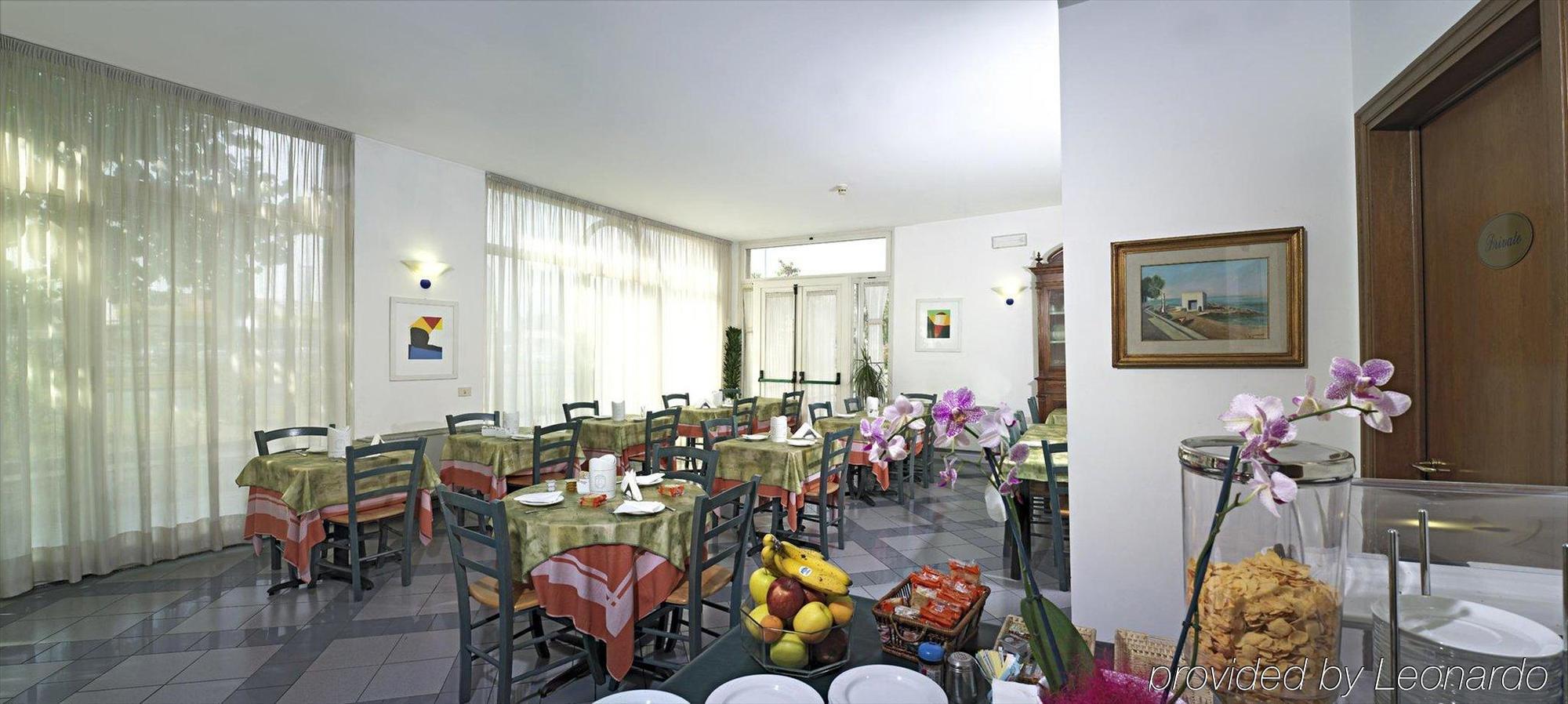 Hotel Primo Кампи Бизенцио Ресторант снимка