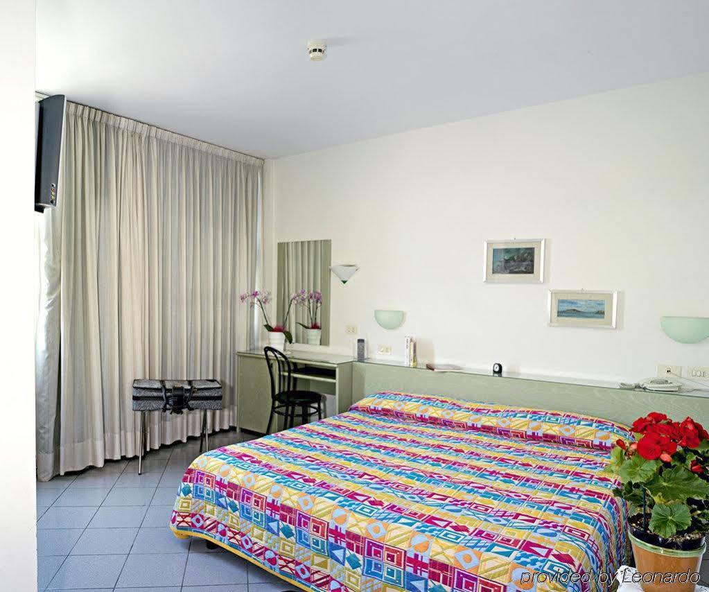 Hotel Primo Кампи Бизенцио Екстериор снимка